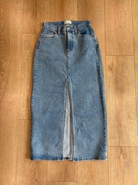 Universal Thread Light Blue Denim High-Rise Waistband Jeans